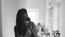 Carolina, selfie bollente allo specchio. Lady Cassano stupisce tutti in costume