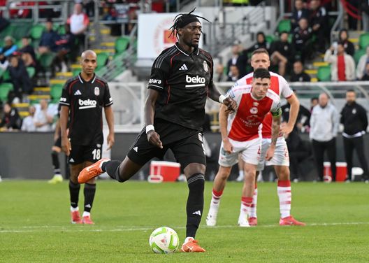 Tammy Abraham in azione con il Besiktas.(Foto di Charles McQuillan/Getty Images)