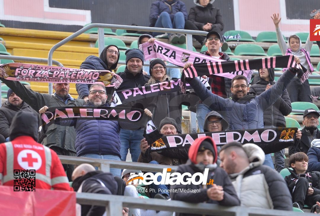 FOTOTIFO Palermo-Modena 4-2, gli scatti ai tifosi al “Renzo Barbera” (GALLERY) - immagine 18