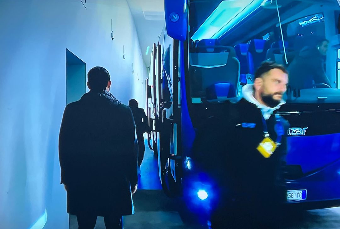 GALLERY La carica di Edo De Laurentiis: il gesto con Mazzarri e alcuni calciatori - immagine 4