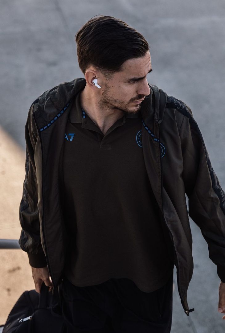 GALLERY Il Napoli è partito per Cagliari: sorrisi e concentrazione degli azzurri - immagine 4