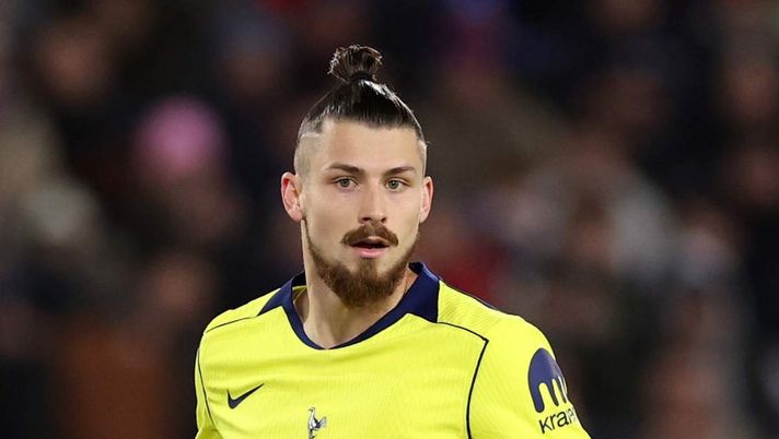 Milan, dialogo con il Tottenham per Dragusin: l'idea del Diavolo, la volontà degli 'Spurs'