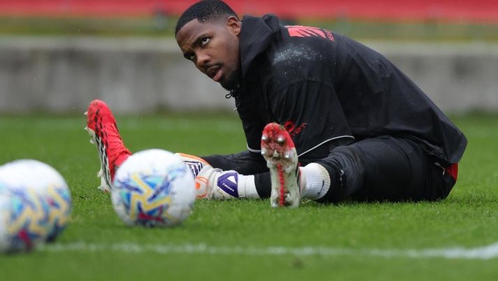 Mike Maignan (portiere AC Milan), qui durante una seduta di allenamento con i rossoneri a Milanello | Milan News (Getty Images) Accomando: 'Ecco quando arriverà la firma sul rinnovo di Maignan con il Milan'