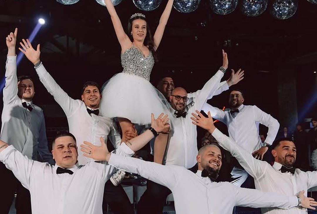 Olivera show, musica e passi di danza alla festa della sorella – LA FOTOGALLERY - immagine 7