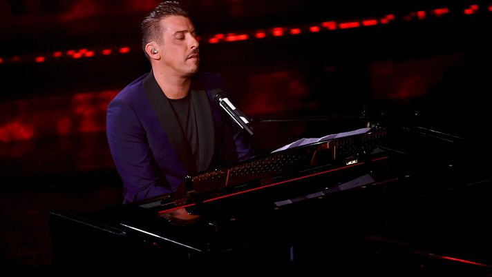 SANREMO, ITALY - MARCH 06:  Francesco Gabbani is seen on stage during at the 71th Sanremo Music Festival 2021 at Teatro Ariston on March 06, 2021 in Sanremo, Italy. (Photo by Jacopo M. Raule/Getty Images)  Francesco Gabbani torna a Sanremo 2025 con un nuovo brano: tra ironia e riflessione - immagine 1