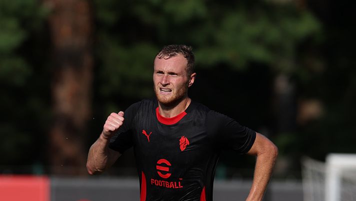 CAIRATE, ITALY - JULY 16: Tommaso Pobega of AC Milan in action during at AC Milan training session at Milanello sports center at Milanello on July 16, 2025 in Cairate, Italy. (Photo by Claudio Villa/AC Milan via Getty Images)  Pobega
