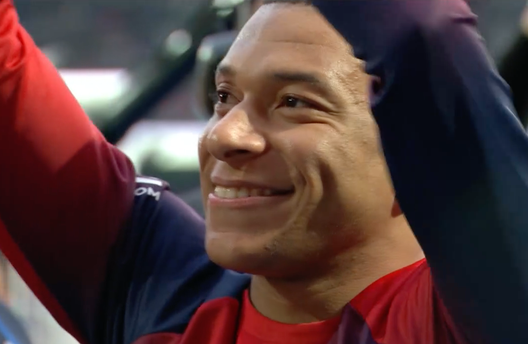 Mbappé sborsa mezzo milione di euro per un ritratto di Pelè: battuto Hakimi all’asta- immagine 3