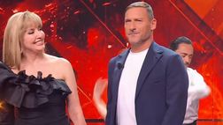 Ballando con le stelle, Totti apre alla Carlucci: “Mai dire mai. Non sono mai venuto perché…”
