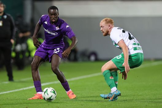 FLORENCE, ITALY - OCTOBER 3: Michael Kayode of ACF Fiorentina in action during the UEFA Conference League 2024/25 League Phase MD1 match between ACF Fiorentina and The New Saints FC at Stadio Artemio Franchi on October 3, 2024 in Florence, Italy. (Photo by Gabriele Maltinti/Getty Images) Kean e Kayode, Palladino sorride. Pronta la Fiorentina vista con il Milan- immagine 2
