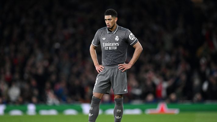 LONDON, ENGLAND - APRIL 08: Jude Bellingham of Real Madrid looks dejected after Mikel Merino of Arsenal (not pictured) scores his team's third goal during the UEFA Champions League 2024/25 Quarter Final First Leg match between Arsenal FC and Real Madrid C.F. at Emirates Stadium on April 08, 2025 in London, England. (Photo by Justin Setterfield/Getty Images) Real-Arsenal, i blancos cercano l’impresa. E in passato ci sono già riusciti - immagine 1