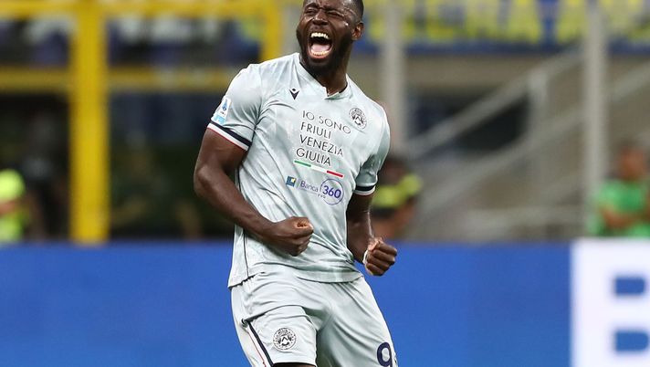 MILAN, ITALY - AUGUST 31: Keinan Davis of Udinese Calcio celebrates after scoring their team's first goal from the penalty spotduring the Serie A match between FC Internazionale and Udinese Calcio at Giuseppe Meazza Stadium on August 31, 2025 in Milan, Italy. (Photo by Marco Luzzani/Getty Images) Parma 0-2 Udinese | I bianconeri hanno un nuovo top player: il top e flop - immagine 1