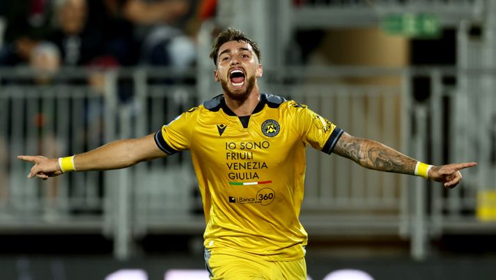 Iker Bravo dell'Udinese festeggia dopo aver segnato il secondo gol contro il Venezia (Foto di Maurizio Lagana/Getty Images) Udinese Milan