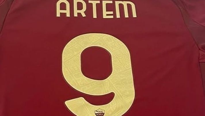 Dovbyk, l’agente è gia pazzo di Roma: posta la foto con la maglia numero nove - immagine 1