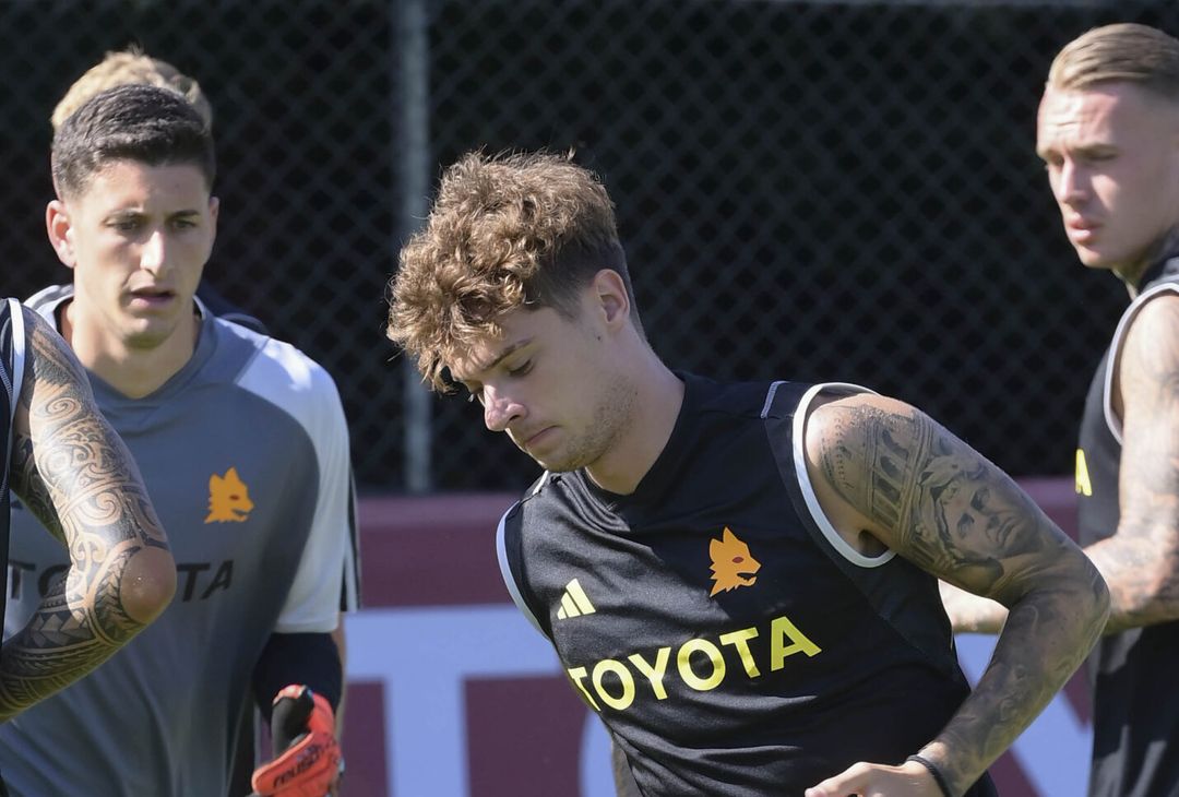 Roma, secondo giorno di ritiro. L’allenamento a Trigoria – FOTO GALLERY - immagine 34