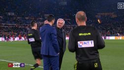 Roma-Fiorentina, nel pre l’abbraccio tra Burdisso e Mourinho
