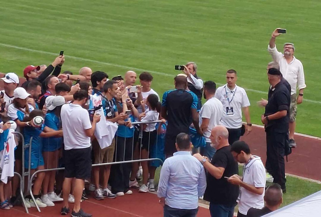 GALLERY Osimhen, Juan Jesus e Gollini fanno felici i tifosi dopo l’allenamento - immagine 7