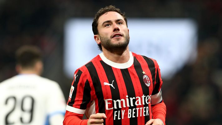 MILAN, ITALY - DECEMBER 03: Davide Calabria of AC Milan celebrates scoring his team's fifth goal during the Coppa Italia match between AC Milan and Sassuolo at Stadio Giuseppe Meazza on December 03, 2024 in Milan, Italy. (Photo by Marco Luzzani/Getty Images) Calabria: “Non indossare più la maglia del Milan è stato un colpo veramente duro” - immagine 1