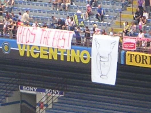 Il derby degli striscioni post Istanbul: nel 2005 San Siro ne era tappezzata…- immagine 5