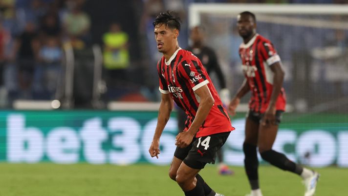 FOTO Milan, Reijnders si presenta nel ritiro dell’Olanda con la maglia di Maradona - immagine 1