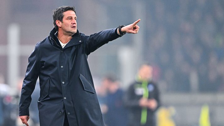 GENOA, ITALY - DECEMBER 14: Cristian Chivu, head coach of Inter, reacts during the Serie A match between Genoa CFC and FC Internazionale at Luigi Ferraris Stadium on December 14, 2025 in Genoa, Italy. (Photo by Simone Arveda/Getty Images) Chivu: “Bologna squadra identitaria. Vogliamo arrivare in fondo” - immagine 1