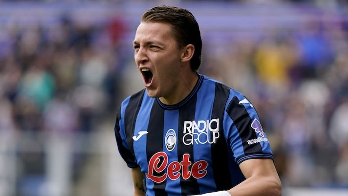 BERGAMO, ITALY - APRIL 13: Mateo Retegui of Atalanta celebrates scoring his team's first goal during the Serie A match between Atalanta and Bologna at Gewiss Stadium on April 13, 2025 in Bergamo, Italy. (Photo by Pier Marco Tacca/Getty Images) Sky – L’Al-Qadsiah ci riprova dopo i no di Kean e Orsolini: ora tentativo per Retegui - immagine 1