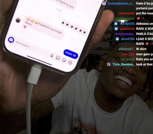 Leao si trasforma in Tare e rivela la chat social con l’amico “Broski” Boniface- immagine 2