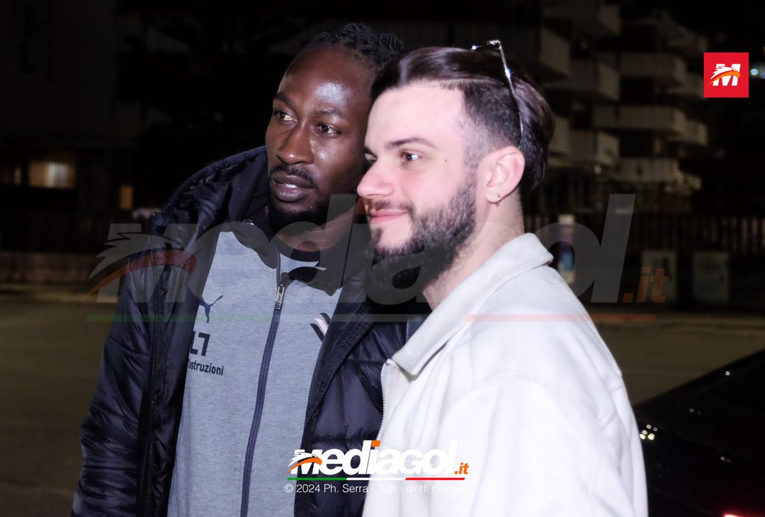 FOTO PALERMO: il Palermo FC si raduna al parcheggio dell’Ippodromo (GALLERY) - immagine 32