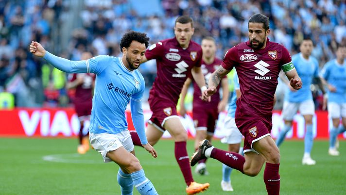 ROME, ITALY - APRIL 22: Felipe Anderson of SS Lazio compete for the ball with Ricardo Ivan Rodriguez of Torino FC during the Serie A match between SS Lazio and Torino FC at Stadio Olimpico on April 22, 2023 in Rome, Italy. (Photo by Marco Rosi - SS Lazio/Getty Images) Toro, Rodriguez affidabile anche sulla fascia: ora i discorsi per il rinnovo - immagine 1