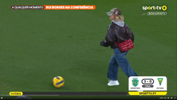 Sidney Sweeney, calciatrice mancata! L’attrice statunitense in campo dopo Sporting-Estoril