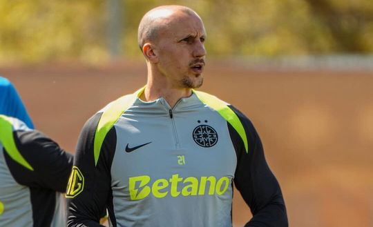 Vlad Chiriches impegnato in una seduta d'allenamento con l'FCSB (stagione 2025/26)
