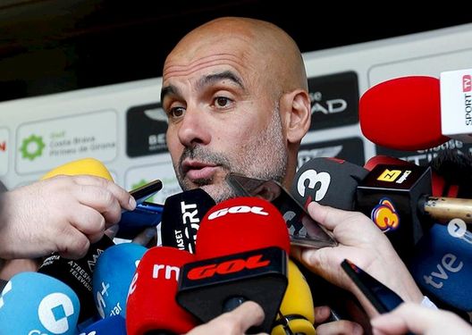 Pep Guardiola smentisce le voci di un addio al City