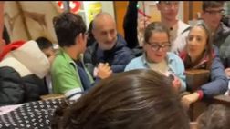 VIDEO I giocatori del Palermo regalano sciarpe e quaderni ai piccoli tifosi rosanero