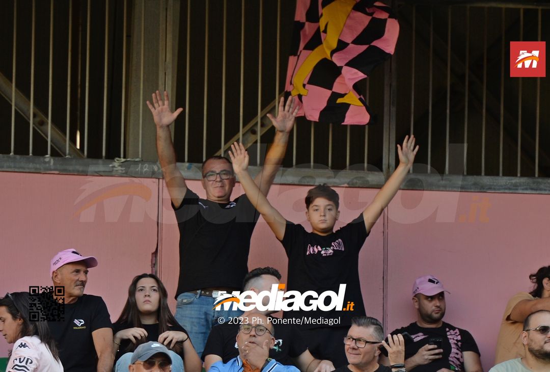 FOTOTIFO Palermo-Lecco, gli scatti ai tifosi al “Renzo Barbera” (GALLERY) - immagine 33