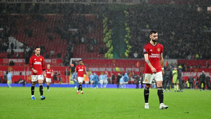 United, il post derby divide Roy e Rio: “Via la fascia a Bruno Fernandes”, “No, inutile parlarne” - immagine 1