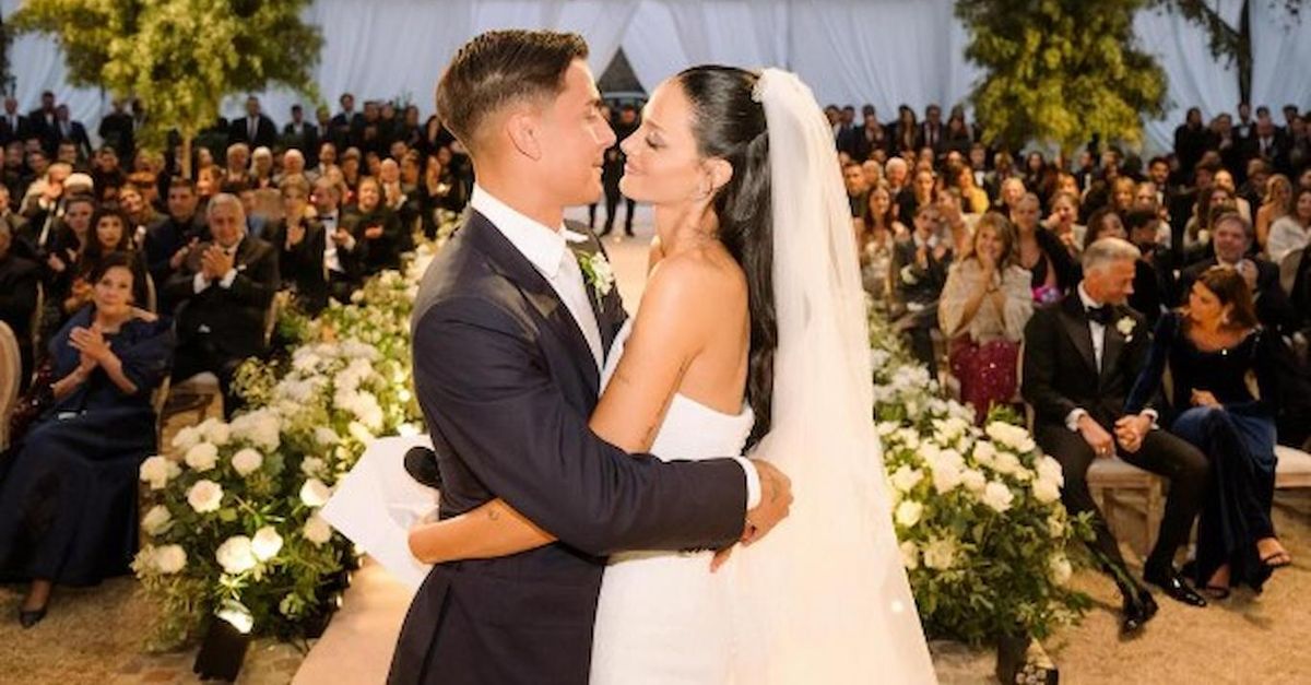 Dybala Oriana, primo anniversario di nozze. Scambio di dediche e un…lungo elenco Dybala Oriana, primo anniversario di nozze. Scambio di dediche e un…lungo elenco