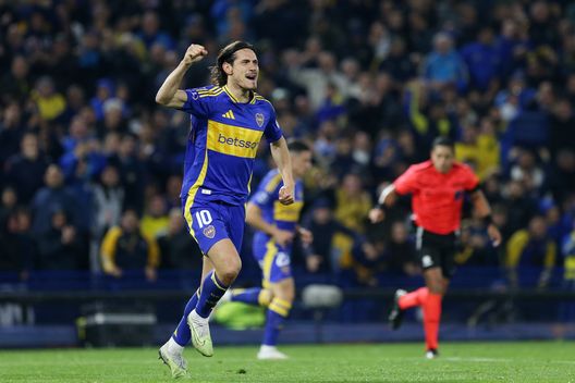 Cavani esulta dopo il gol rifilato al Cruzeiro in Copa Sudamericana (Foto di Daniel Jayo/Getty Images) Il Boca Juniors l’ultimo club della carriera? Cavani vuole chiudere con gli Xeneizes- immagine 3