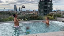 Video/ Instagram, Simone Inzaghi: palleggi di testa in piscina col figlio