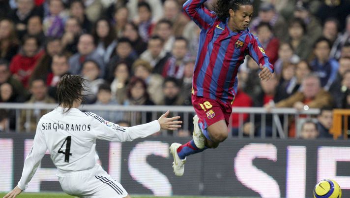 Ronaldinho, Barcelona FC. (Photo by Denis Doyle/Getty Images) L’antieroe Ronaldinho: da Macunaíma al tropicalismo, passando per orixa e magia - immagine 1