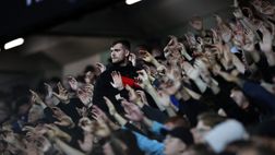 Rangers, avvio shock: i tifosi protestano nel match con l’Hibernian. Arbitro costretto a interrompere il match