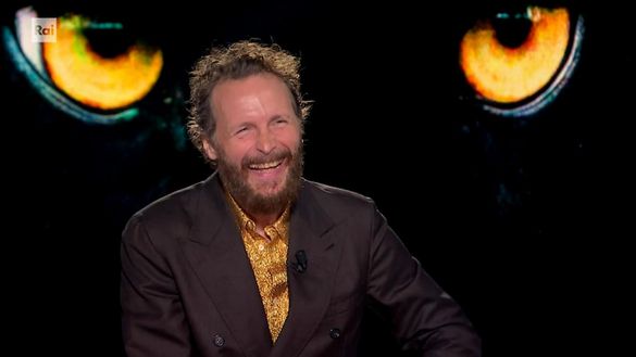 Jovanotti: “Valeria Marini? Non si parla in pubblico. Incidente? Avevo perso i colori ma…”- immagine 2