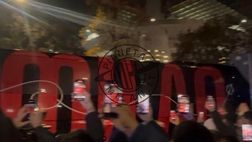 VIDEO, Milan-Lazio: pullman rossonero arrivato a San Siro | PM News
