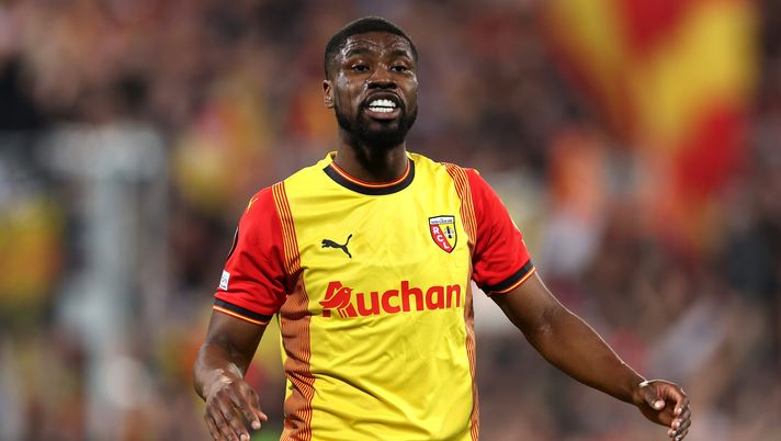 LENS, FRANCE - FEBRUARY 15: Kevin Danso of RC Lens during the UEFA Europa League 2023/24 Knockout Round Play-offs First Leg match between RC Lens and Sport-Club Freiburg at Stade Bollaert-Delelis on February 15, 2024 in Lens, France. (Photo by Alex Pantling/Getty Images) Ligue 1, Lens-Lille dove vedere il match in diretta tv e streaming LIVE gratis - immagine 1
