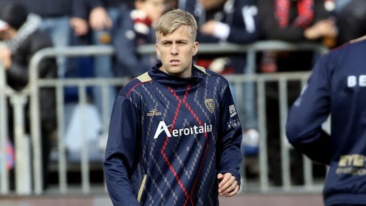 CAGLIARI, ITALY - JANUARY 19: Mattia Felici of Cagliari warms up ahead of the Serie A match between Cagliari and Lecce at Sardegna Arena on January 19, 2025 in Cagliari, Italy. (Photo by Enrico Locci/Getty Images) Cagliari, Felici non è nemmeno entrato: la spiegazione di Davide Nicola - immagine 1