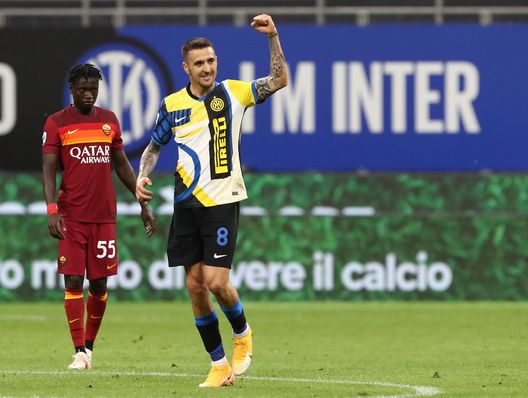 Vecino esulta dopo un gol alla Roma