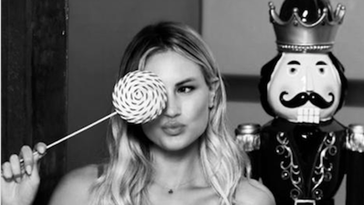 Scatto bollente per Nicole Confortin. L’ex lady Pinamonti si scatena in intimo - immagine 1