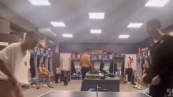 Raspadori e Zanoli giocano a ping-pong… con le magliette!