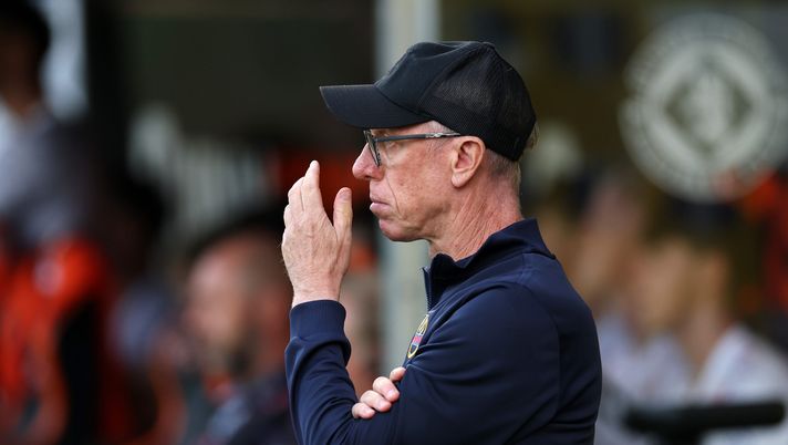 DUNDEE, SCOTLAND - AUGUST 14: Peter Stoeger, Head Coach of SK Rapid Vienna, looks on prior to the UEFA Conference League Third Qualifying Round Second Leg match between Dundee United and SK Rapid Vienna at Tannadice Park on August 14, 2025 in Dundee, Scotland. (Photo by Ian MacNicol/Getty Images) Rapid Vienna, parla l’allenatore: “Siamo in netto calo. Responsabilità mia” - immagine 1