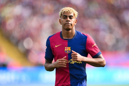 Yamal con la maglia del Barcellona. (Photo by David Ramos/Getty Images) Rivaldo e i consigli a Yamal: “Vorrei è che si parlasse di lui per quello che fa in campo”- immagine 2