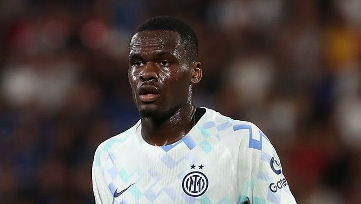 MONZA, ITALY - AUGUST 12: Ange-Yoan Bonny of FC Internazionale looks on during the Pre-season Friendly match between AC Monza and FC Internazionale at U-Power Stadium on August 12, 2025 in Monza, Italy. (Photo by Marco Luzzani/Getty Images) Da Bonny e Luis Henrique a Dimarco e Pio Esposito: i segnali dopo Monza-Inter di ieri - immagine 1