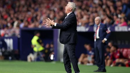 MADRID, SPAIN - SEPTEMBER 24: Carlo Ancelotti, Head Coach of Real Madrid, gives the team instructions during the LaLiga EA Sports match between Atletico Madrid and Real Madrid CF at Civitas Metropolitano Stadium on September 24, 2023 in Madrid, Spain. (Photo by Gonzalo Arroyo Moreno/Getty Images)